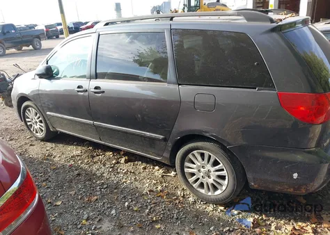 2010 Toyota Sienna Limited z USA, uszkodzony, nr VIN 5TDDK4CC7AS029938